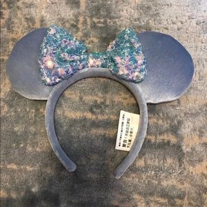 Disney Parks blue Velvet Minnie Mouse Ears EUC